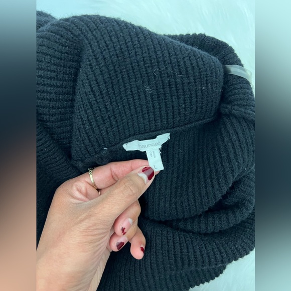 🐚2 for $20🐚 Black Maurices Sweater - Picture 2 of 3
